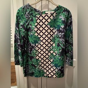 Boden trellis pattern top. 3/4 sleeves, gold tone back zip.  Green/navy/cream